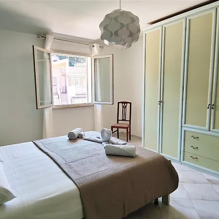 Casa Delle Camelie チェファル